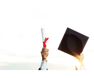 Por que a graduação é importante para o mercado de trabalho? | Mão segurando um diploma e um capelo | Esamc